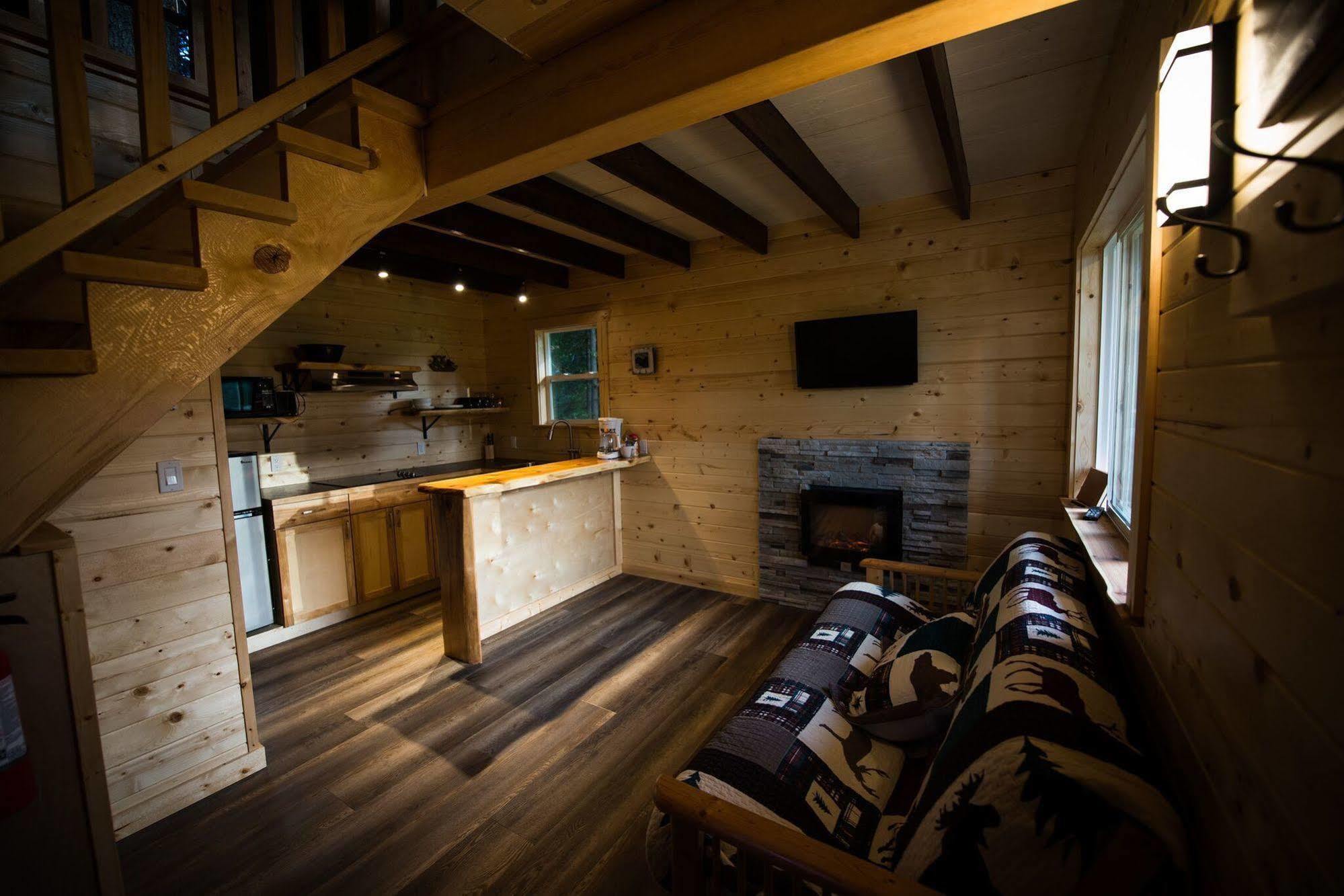 Hidden Acres Farm And Treehouse Resort Terrace Exterior foto